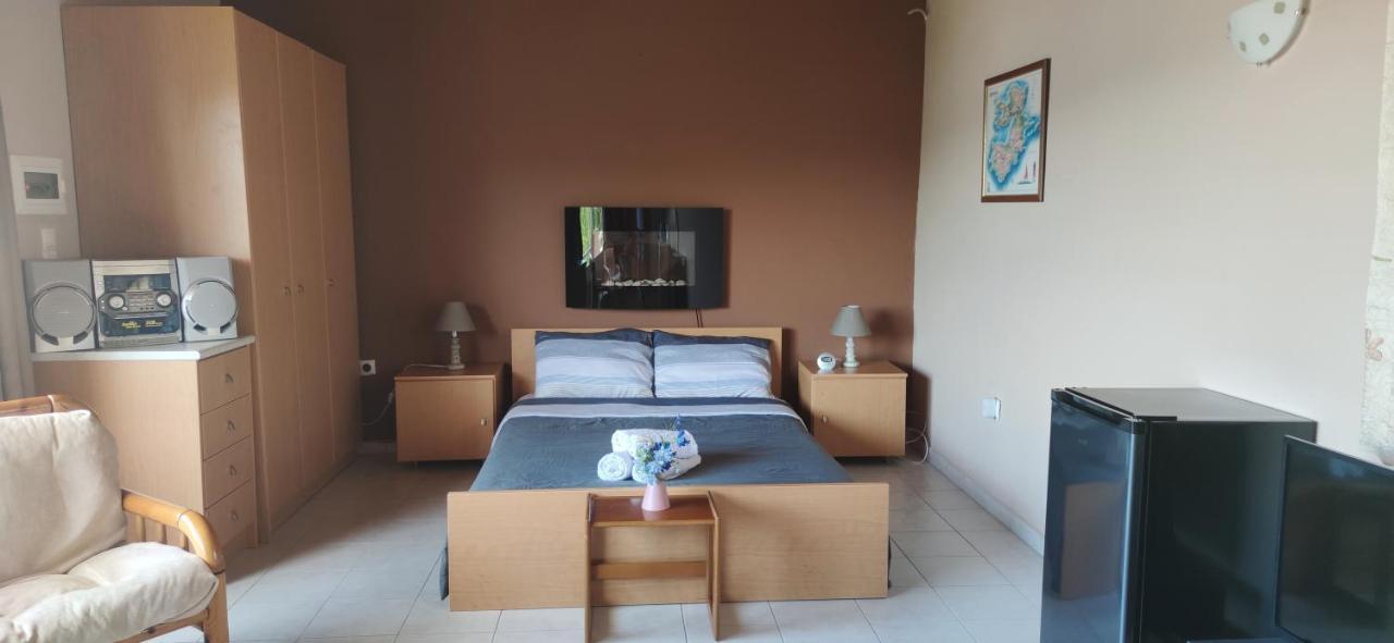 Penthouse Studio Next To The Sea Salamís Exterior foto